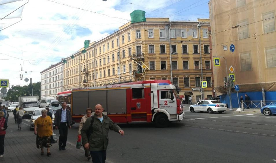 На Садовой улице столкнулись пожарная машина и трамвай - tvspb.ru