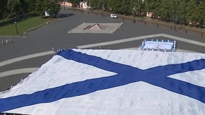 Самый большой в мире Андреевский флаг развернули сегодня в Кронштадте