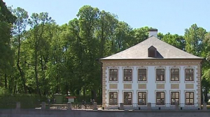 В Петербурге к Дню города открылись дворцы Петра I в Летнем саду и Петра III в  Ораниенбауме