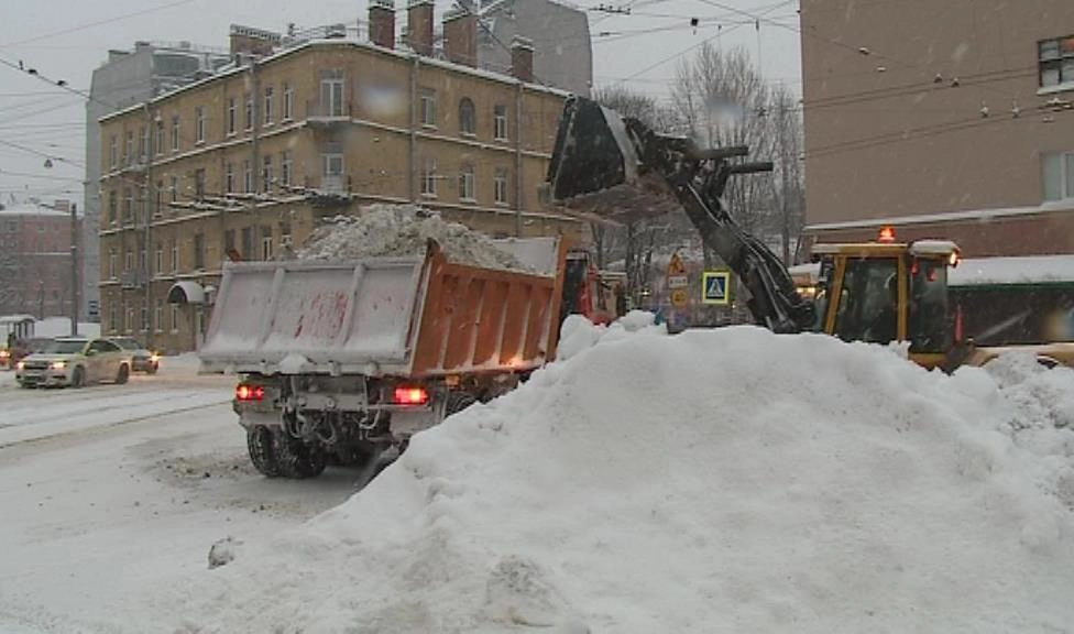 За один день за плохую уборку снега ГАТИ назначила штрафов на 10 млн рублей - tvspb.ru