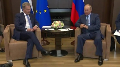 Путин и Ниинистё поприветствовали друг друга на финском и русском