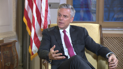 Посол США Джон Хантсман заявил, что хотел бы переместить посольство из Москвы в Петербург