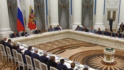 Путин потребовал от правительства «не засыпать на ходу» при выполнении нацпроектов