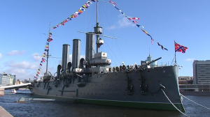 Песни, вальсы и марши военных лет прозвучали на борту крейсера «Аврора»