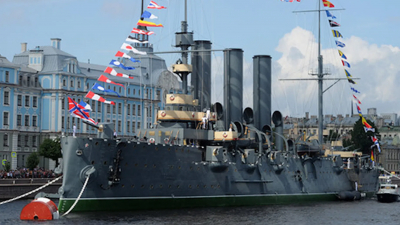 На крейсере «Аврора» открылась выставка о денежном довольствии моряков