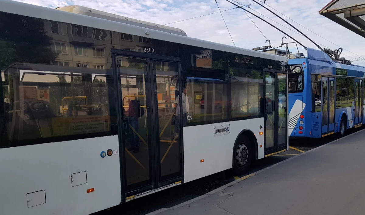 В общественном транспорте Петербурга могут установить сканеры для QR-кодов - tvspb.ru