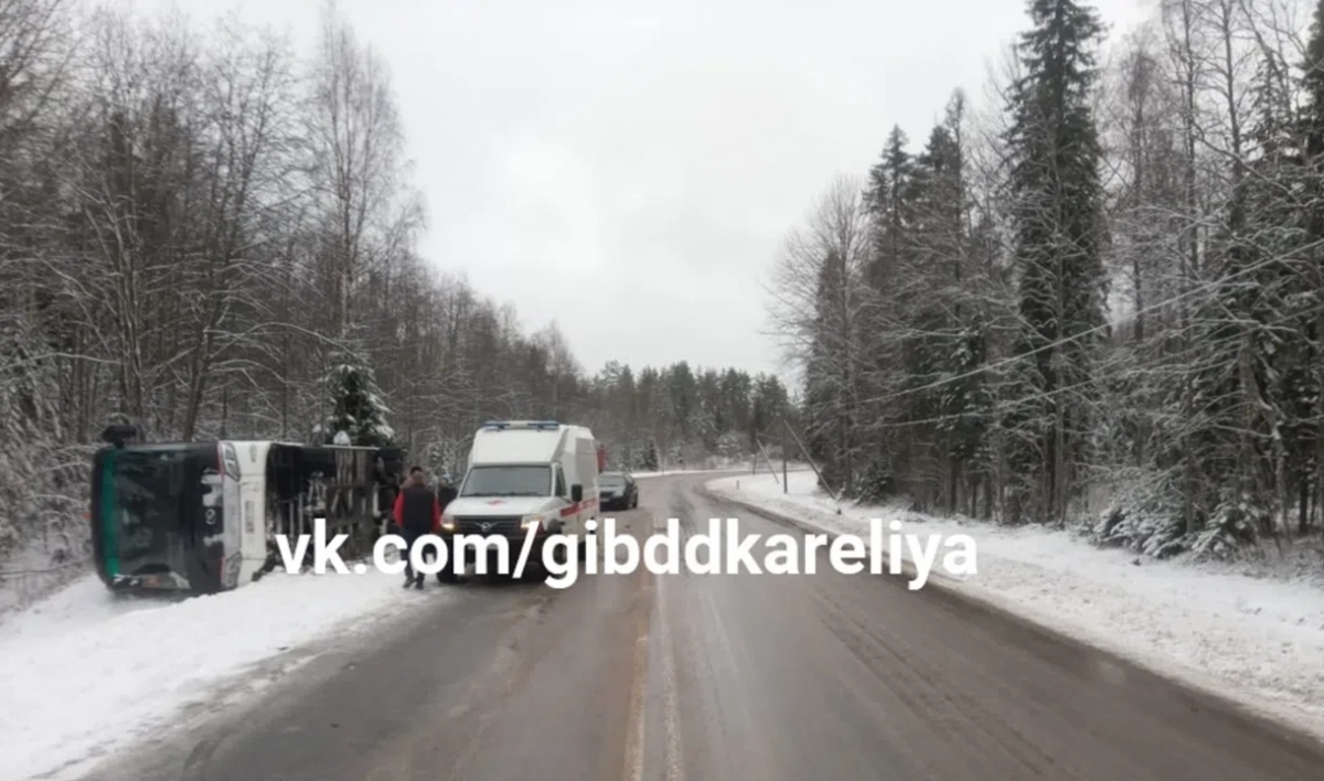 В Карелии на трассе «Сортавала» перевернулся автобус с туристами - tvspb.ru