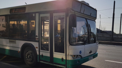 Рост числа зараженных COVID-19 в Петербурге не скажется на работе транспорта