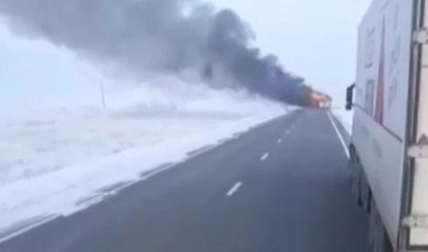 Названа предполагаемая причина возгорания автобуса в Казахстане - tvspb.ru
