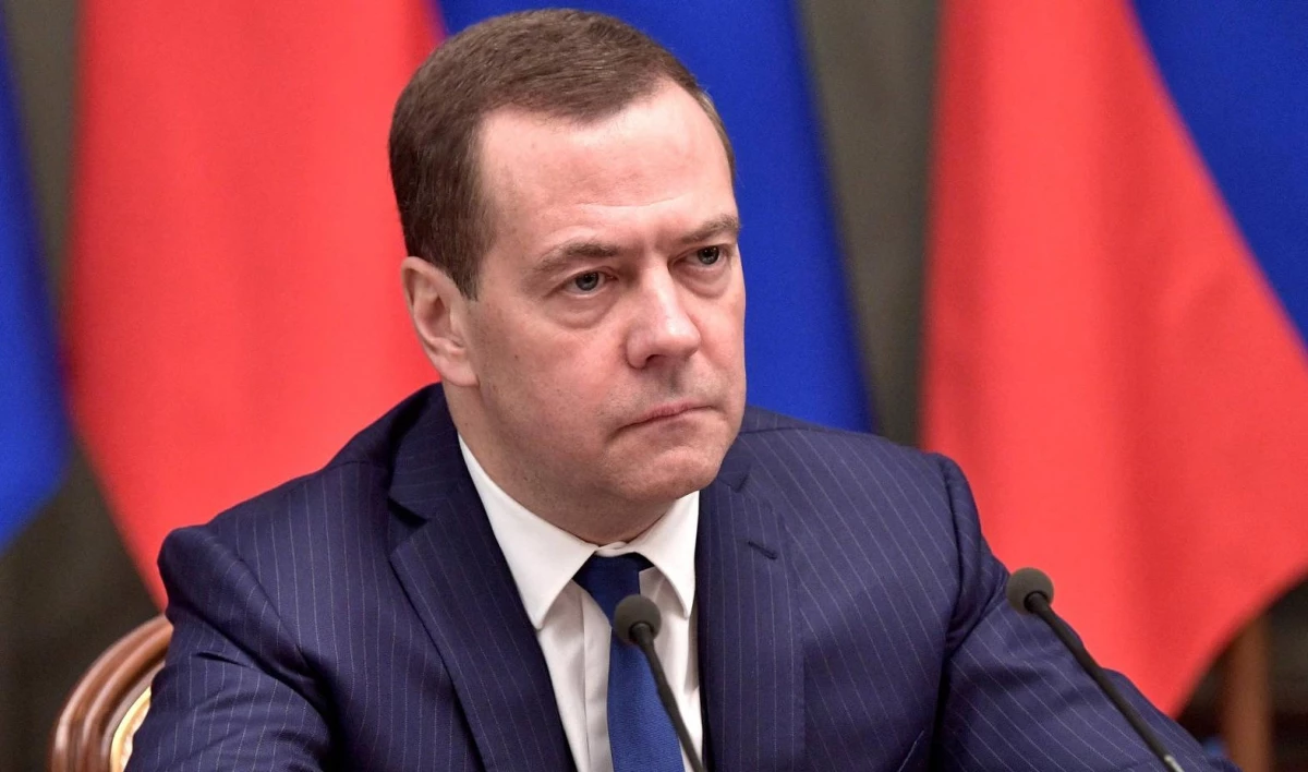 Медведев сменил главу «Автодора» - tvspb.ru