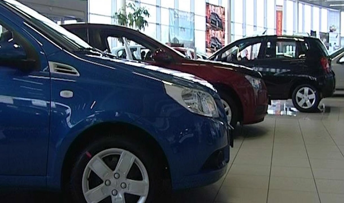 Продажи автомобилей в Петербурге продолжают падать - tvspb.ru