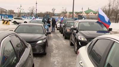 В Петербурге состоялся автопробег в поддержку российских военнослужащих