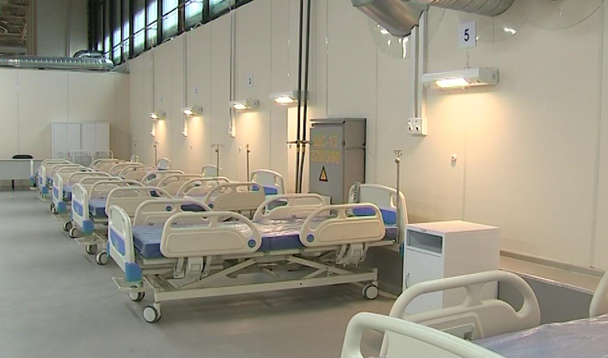 Ковид скорая. Госпитализация санкт-петербург. Госпитализация спб. Госпитализация человека фото. Очередь скорой помощи в спб.