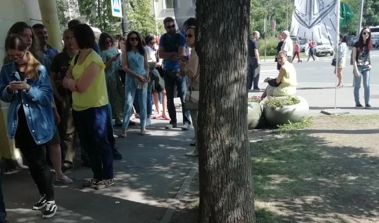 Выставка Айвазовского собрала огромную очередь в Кронштадте - tvspb.ru