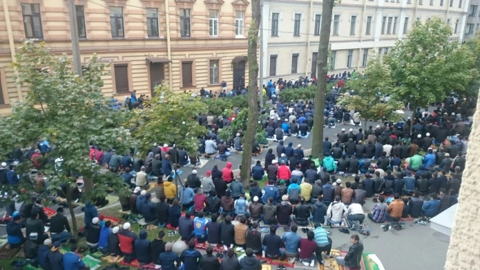 МВД: Курбан-байрам в Петербурге отпраздновали 36 тысяч мусульман - tvspb.ru