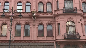 Элементы на фасаде дома Бака укрепят до конца года