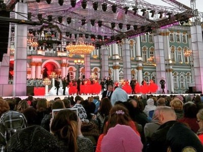 На Дворцовой площади стартовал концерт, посвященный 312-й годовщине основания Санкт-Петербурга - tvspb.ru