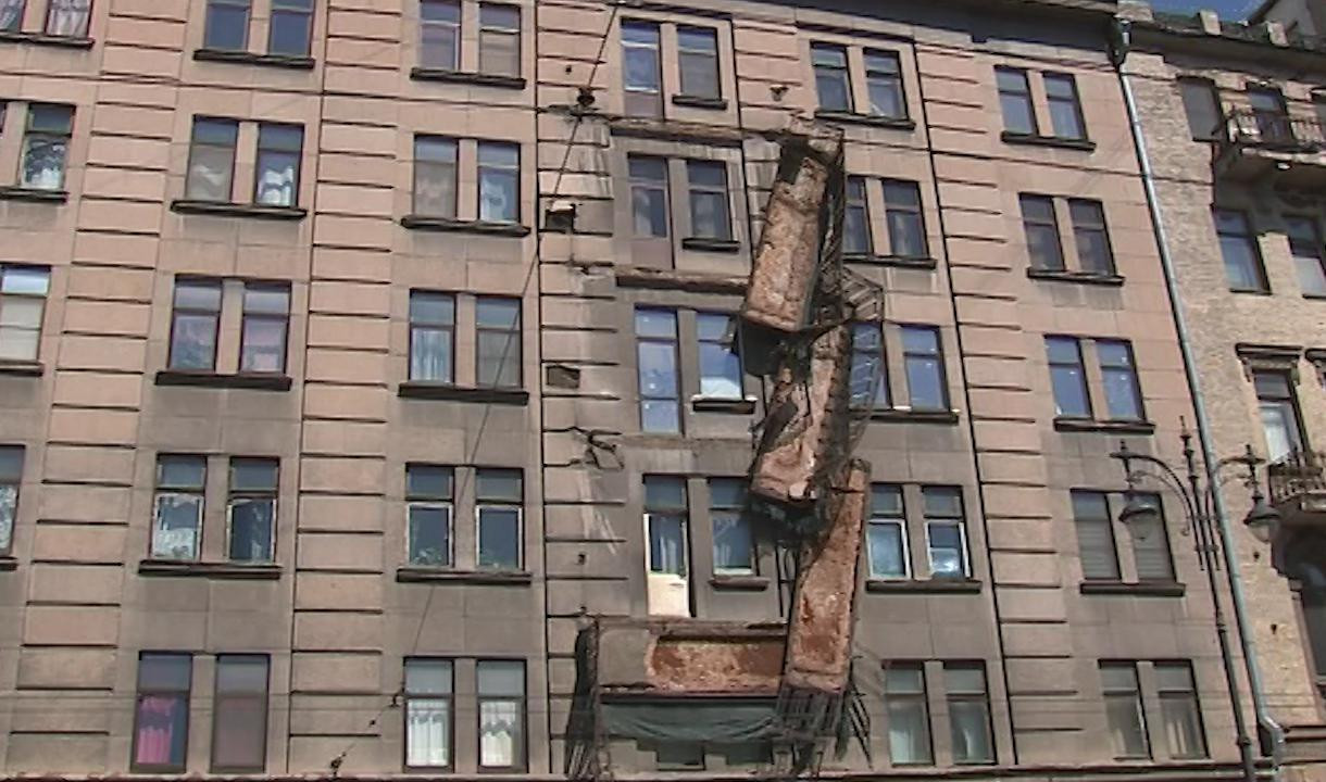 Пожар на кирочной. Кирочная 20 балконы. Демонтаж балкона. Обрушение балкона в Санкт-Петербурге.