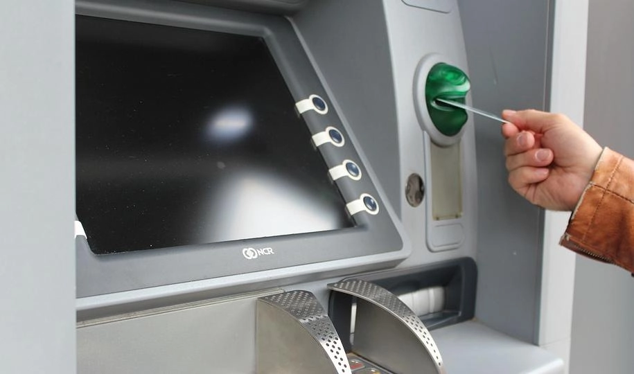 Из отделения почты на Типанова украли банкомат с миллионом рублей - tvspb.ru