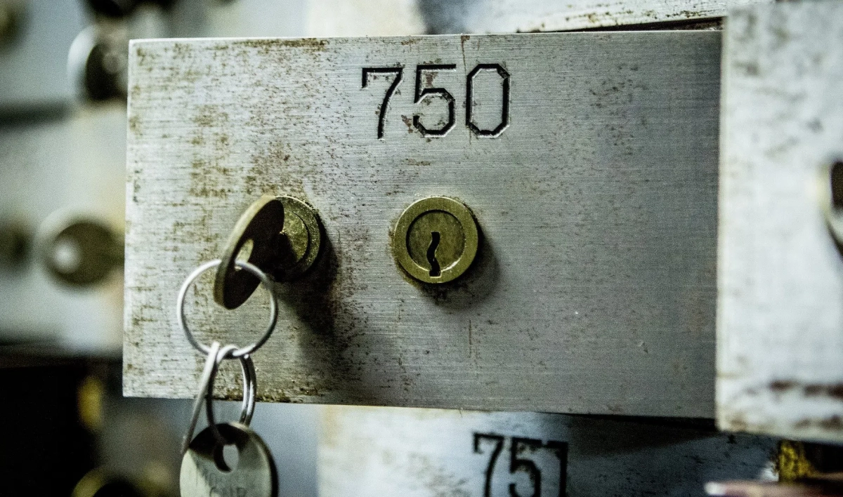 В Сбербанке опровергли информацию о вскрытии сейфов уехавших за границу клиентов - tvspb.ru