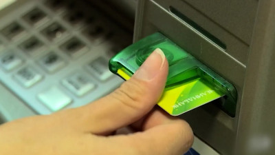 В России развеяли фейк о том, что карты Visa и MasterCard станут бесполезным пластиком