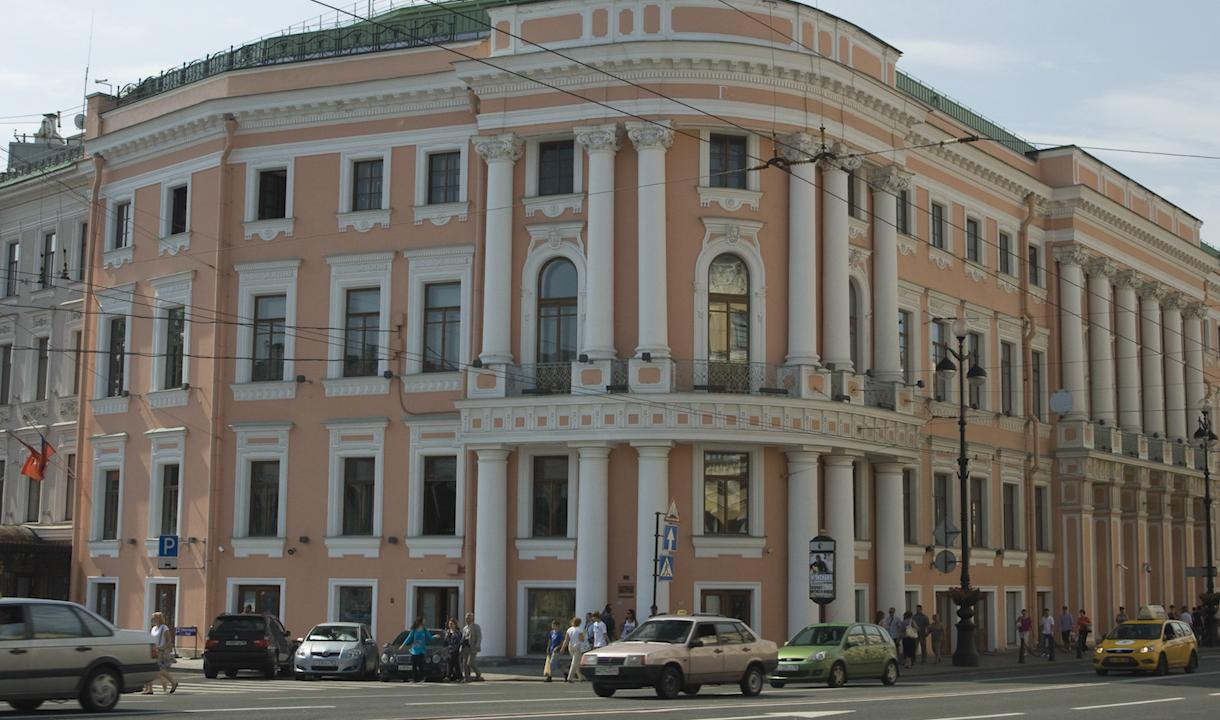 Банк «Санкт-Петербург» банкротит отель в центре города