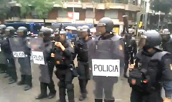 В Барселоне в результате столкновений пострадали 35 человек - tvspb.ru
