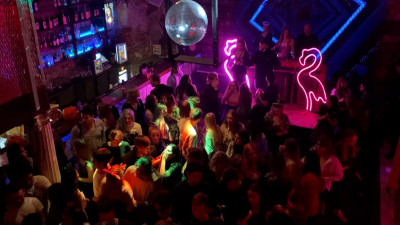 Шесть баров опечатаны после ночного рейда в Петербурге