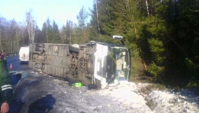 Опубликованы фотографии с места ДТП с туристическим автобусом на «Скандинавии» - tvspb.ru