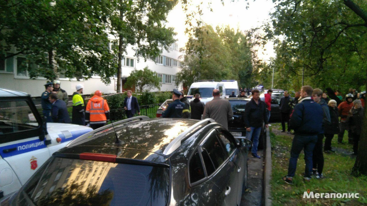 Жильцов дома на улице Демьяна Бедного эвакуировали. Предположительно взорвался бытовой газ - tvspb.ru