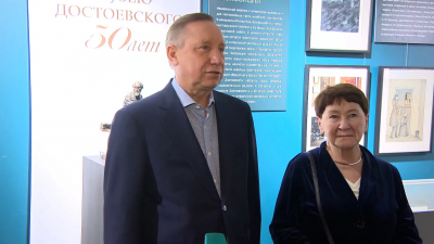 Александр Беглов поздравил музей Достоевского с двумя юбилеями