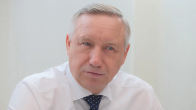 Александр Беглов: Маски и социальная дистанция остаются жизненной необходимостью