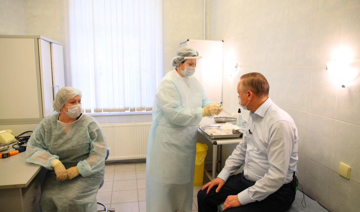 Александр Беглов рассказал о самочувствии на 15-й день после прививки от COVID - tvspb.ru