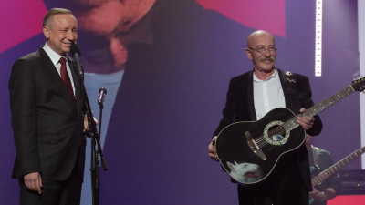 Александр Беглов поздравил Александра Розенбаума с юбилеем