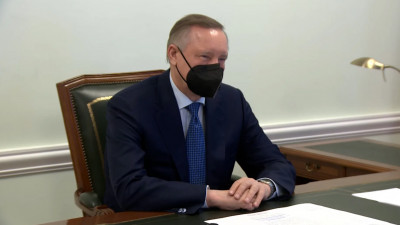 Поддержка пожилых, вакцинация, новые школы и детские сады: Какие вопросы решал на этой неделе Александр Беглов