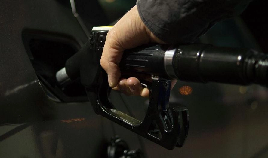 В Петербурге стабилизировали оптовые цены на бензин - tvspb.ru