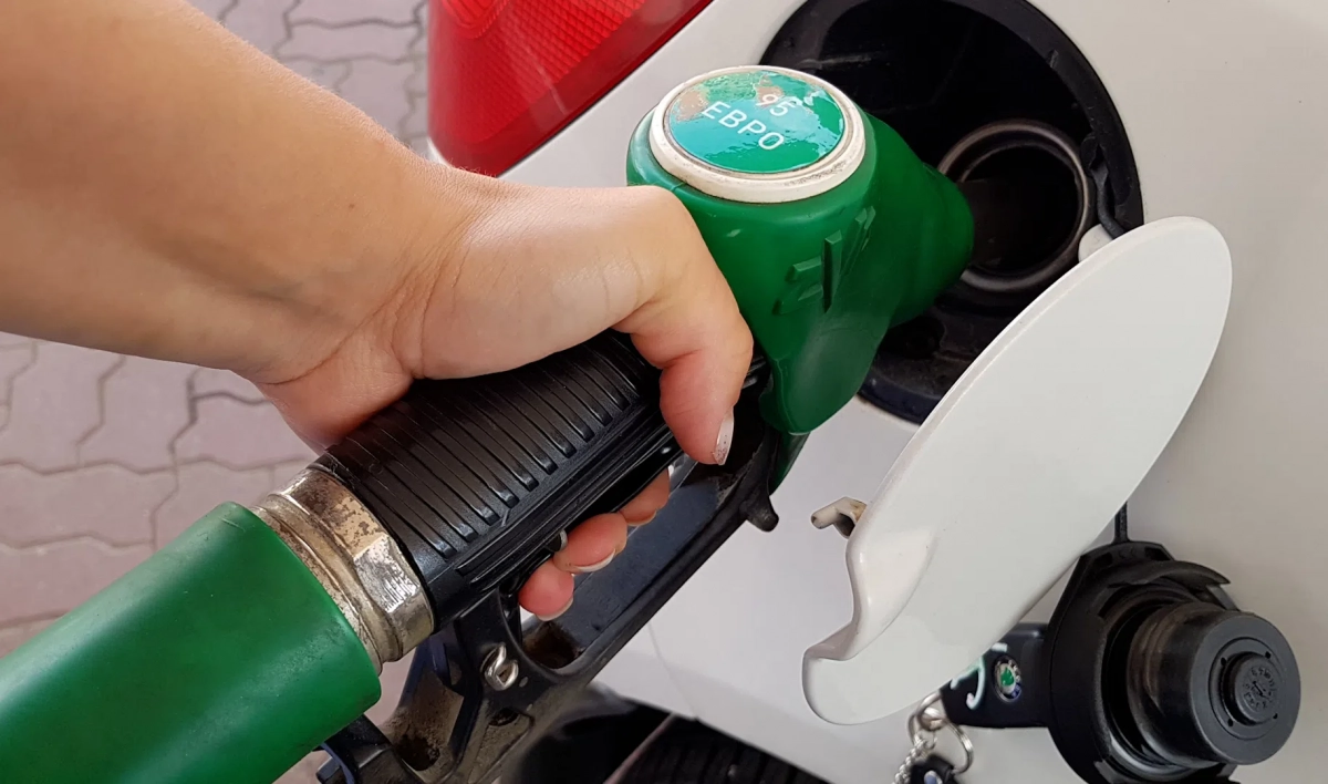 Экономисты спрогнозировали падение цен на бензин в стране - tvspb.ru