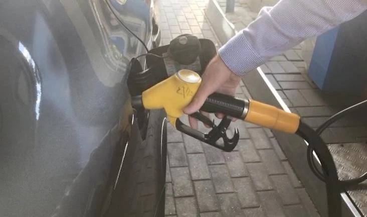 Медведев поручил проверить информацию о росте цен на бензин - tvspb.ru