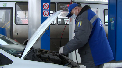 К концу 2023 года в Петербурге планируют построить 25 газовых заправок