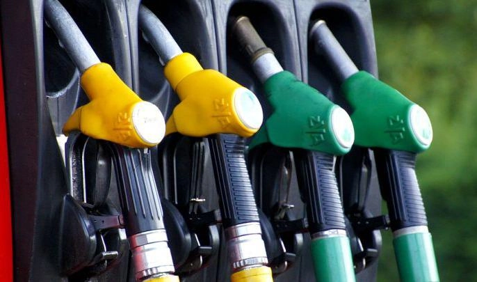 ФАС: Запасы бензина выше прошлогоднего уровня на 10 процентов - tvspb.ru