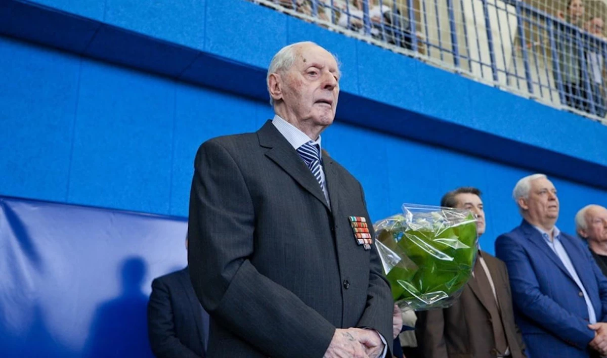 «Зенит» поздравил основателя школы «Смена» Дмитрия Бесова с 96-летием - tvspb.ru