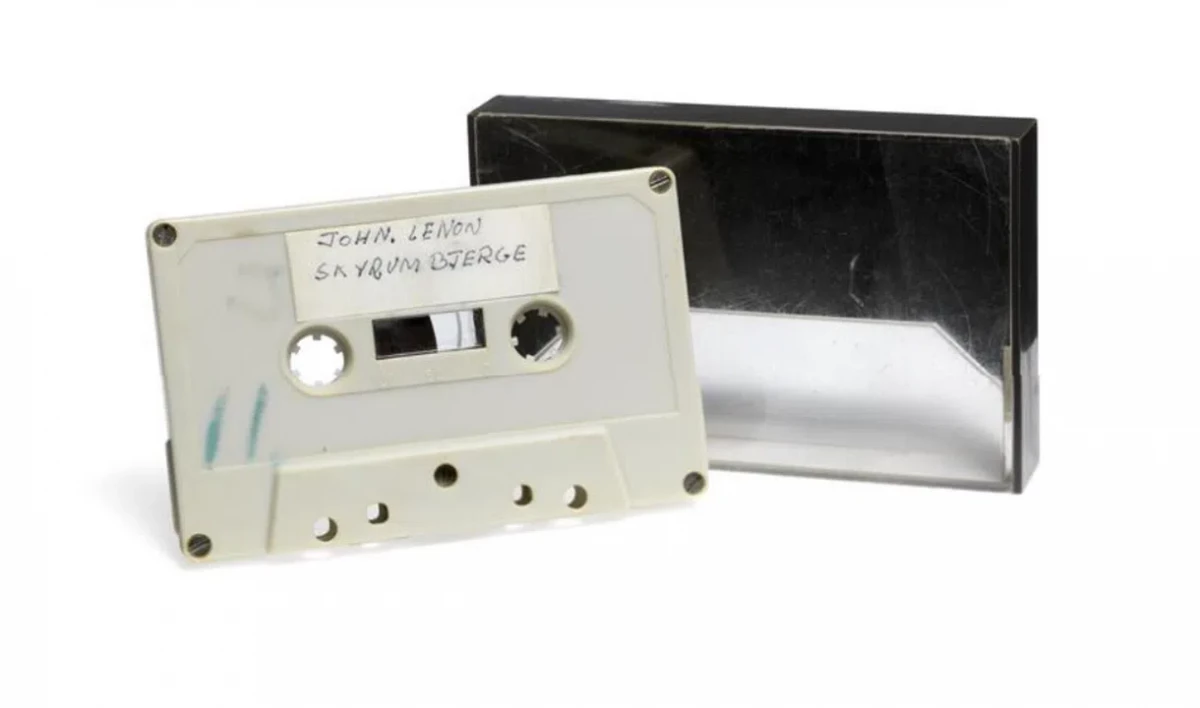 Кассету с записью не вышедшей песни Джона Леннона продали за 58 тысяч долларов - tvspb.ru