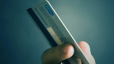 Больше 50% покупок петербуржцы оплачивают по безналичному расчету