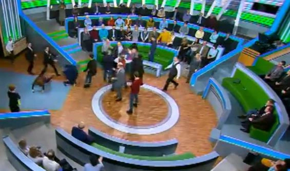 Ведущий подрался с экспертом из Украины в прямом эфире - tvspb.ru