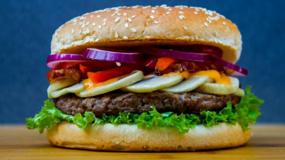 Согласно индексу «БигМака», рубль недооценен на 68%