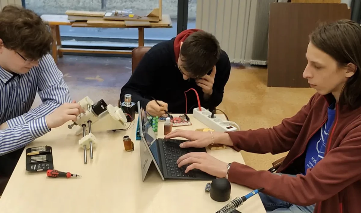 В СПбГУ разработали прототип принтера для 3D-печати тканей человека - tvspb.ru