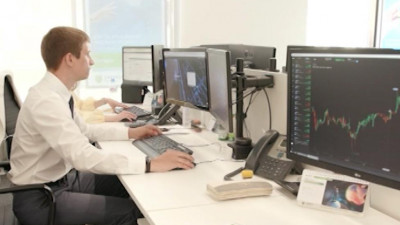 Фондовый рынок становится главным инструментом инвестиций россиян