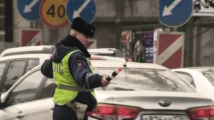 Штрафы для водителей, не пропускающих пешеходов, увеличены до 2,5 тыс. рублей - tvspb.ru
