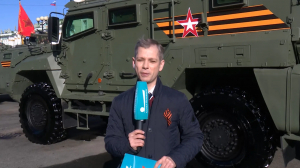 Новейшие образцы военной техники участвуют в параде на Дворцовой площади