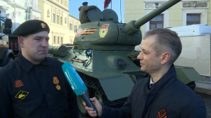 Проверены временем: легендарный танк Т-34 открывает парад военной техники на Дворцовой площади